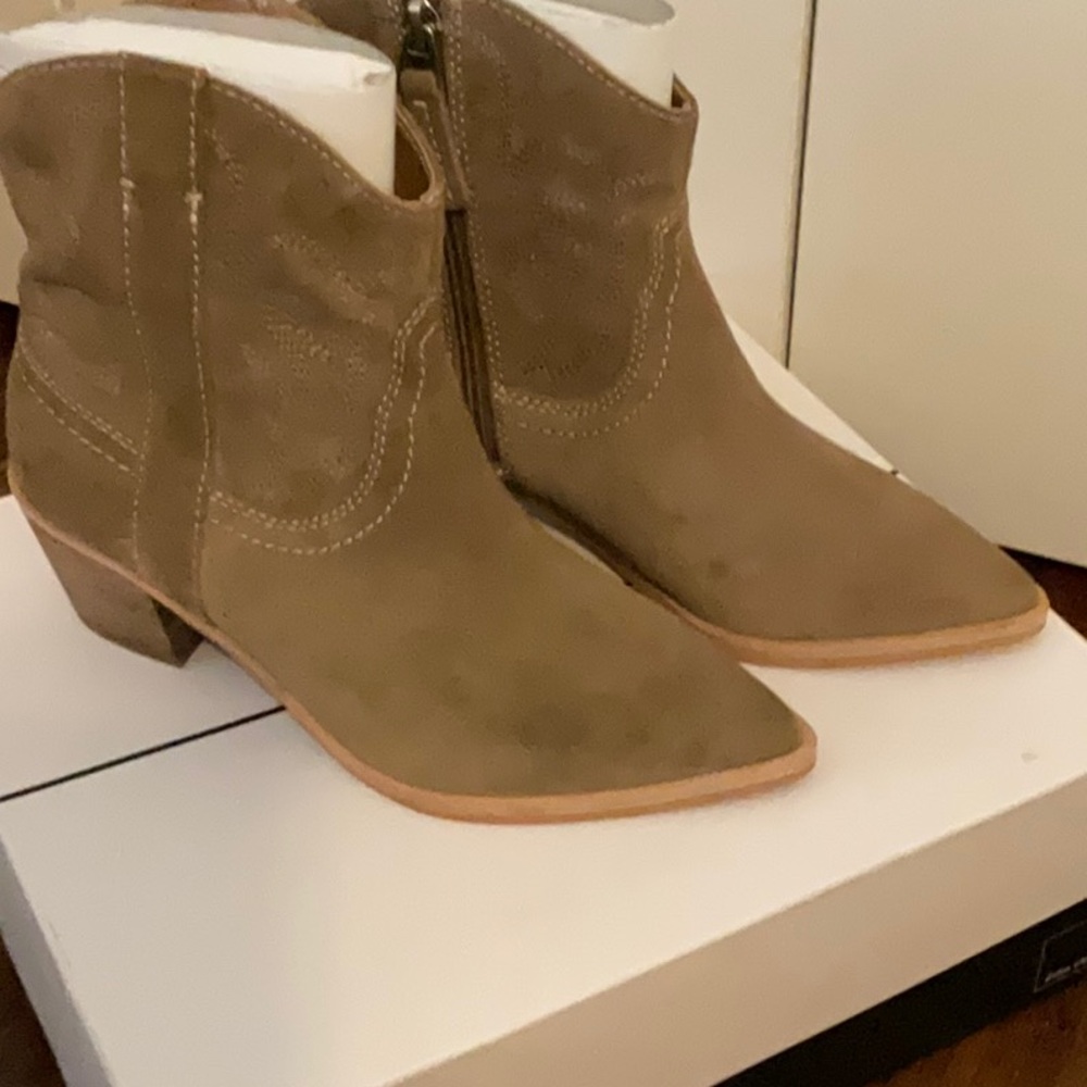 Dolce Vita solow boots in truffle suede